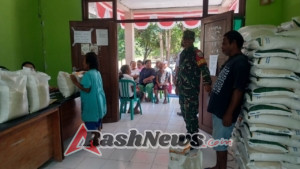 Babinsa Aktif Dalam Kegiatan Sosial Bantu Warga Kurang