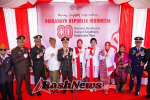Pangdam IX/Udayana dan Ketua Persit Hadiri Upacara HUT ke-80 RI di Lapangan Puputan Renon