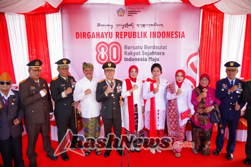 Pangdam IX/Udayana dan Ketua Persit Hadiri Upacara HUT ke-80 RI di Lapangan Puputan Renon
