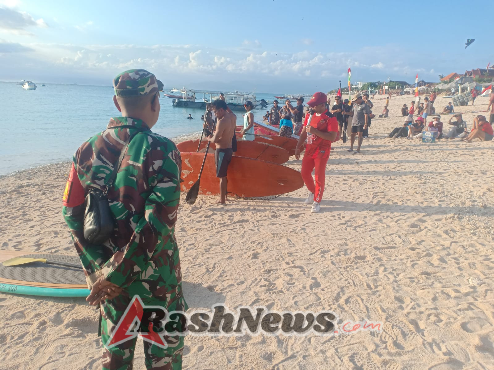 Perkokoh Kemanunggalan Babinsa Koramil Nusa Penida Dampingi Aneka Lomba Sambut Hut Ke 80 Kemerdekaan RI