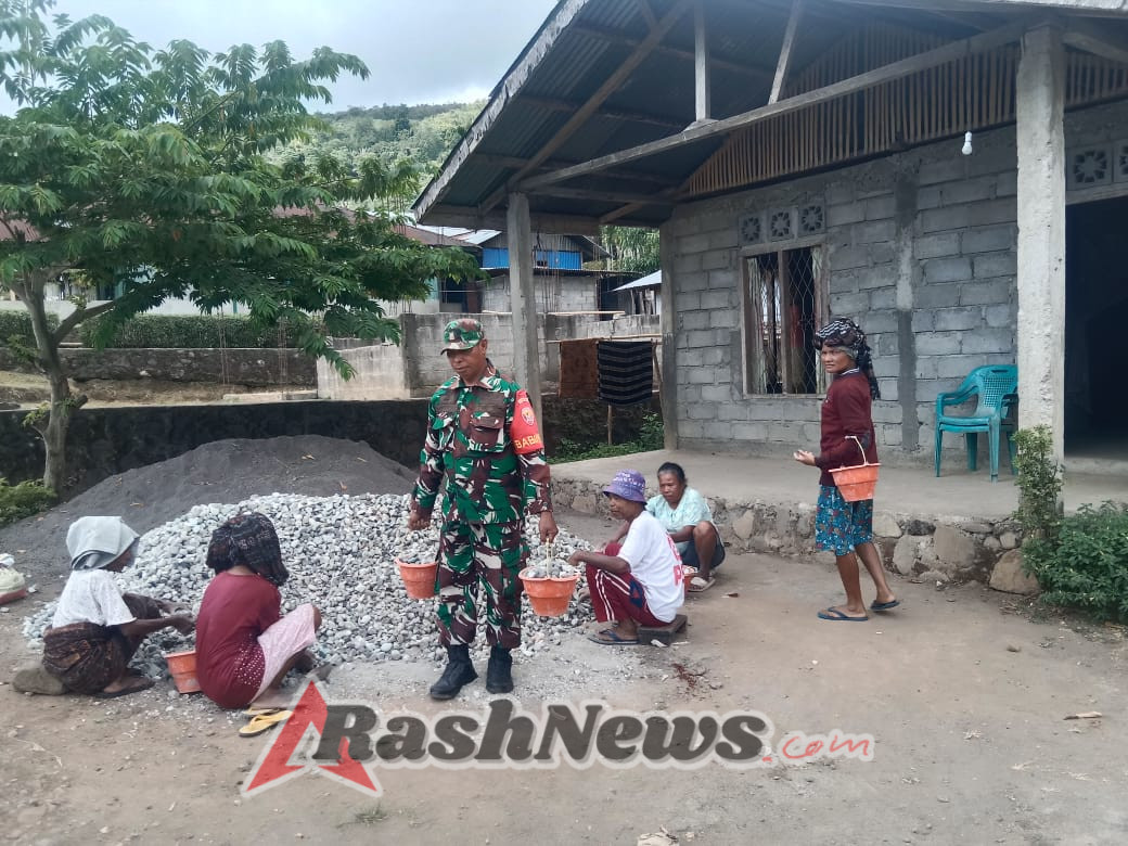 Karya Bhakti Babinsa Kodim 1602/Ende Percepat Pengerjaan Jalan di Dusun Magekoba