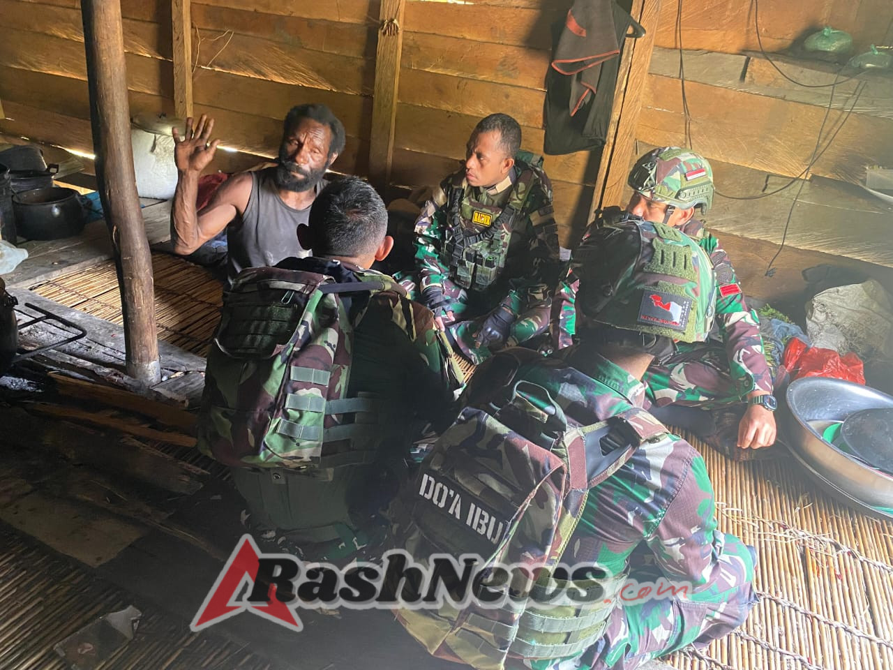 Satgas Yonif 743/PSY Perkuat Hubungan Harmonis dengan Ondoafi Puncak Jaya