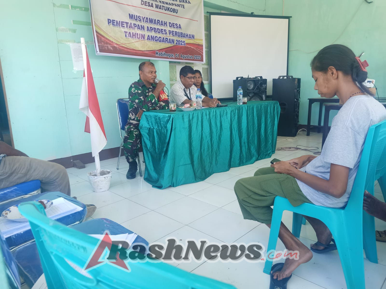 Kehadiran Babinsa dalam Musdes Desa Watukobu, Wujud Sinergi TNI dan Pemerintah Desa