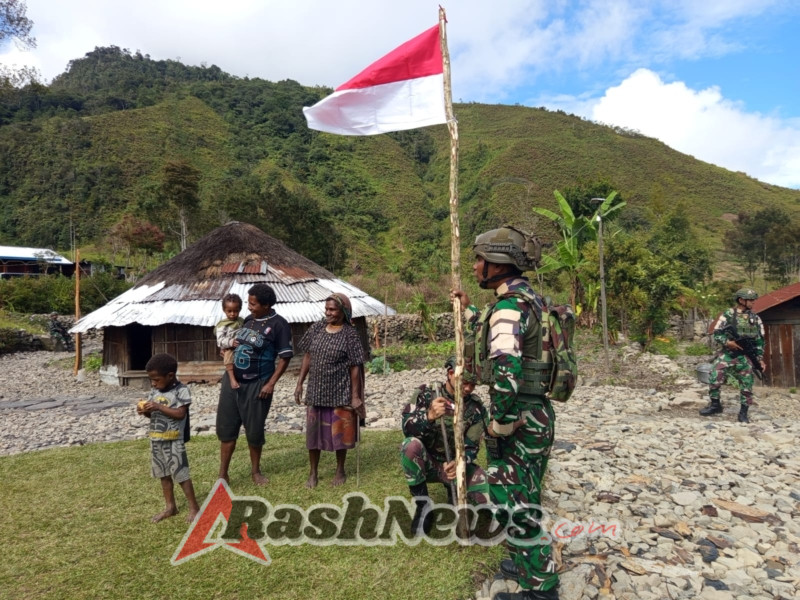 Merah Putih di Langit Wuyuneri Satgas Yonif 743/PSY dan Masyarakat sambut HUT ke-80 RI