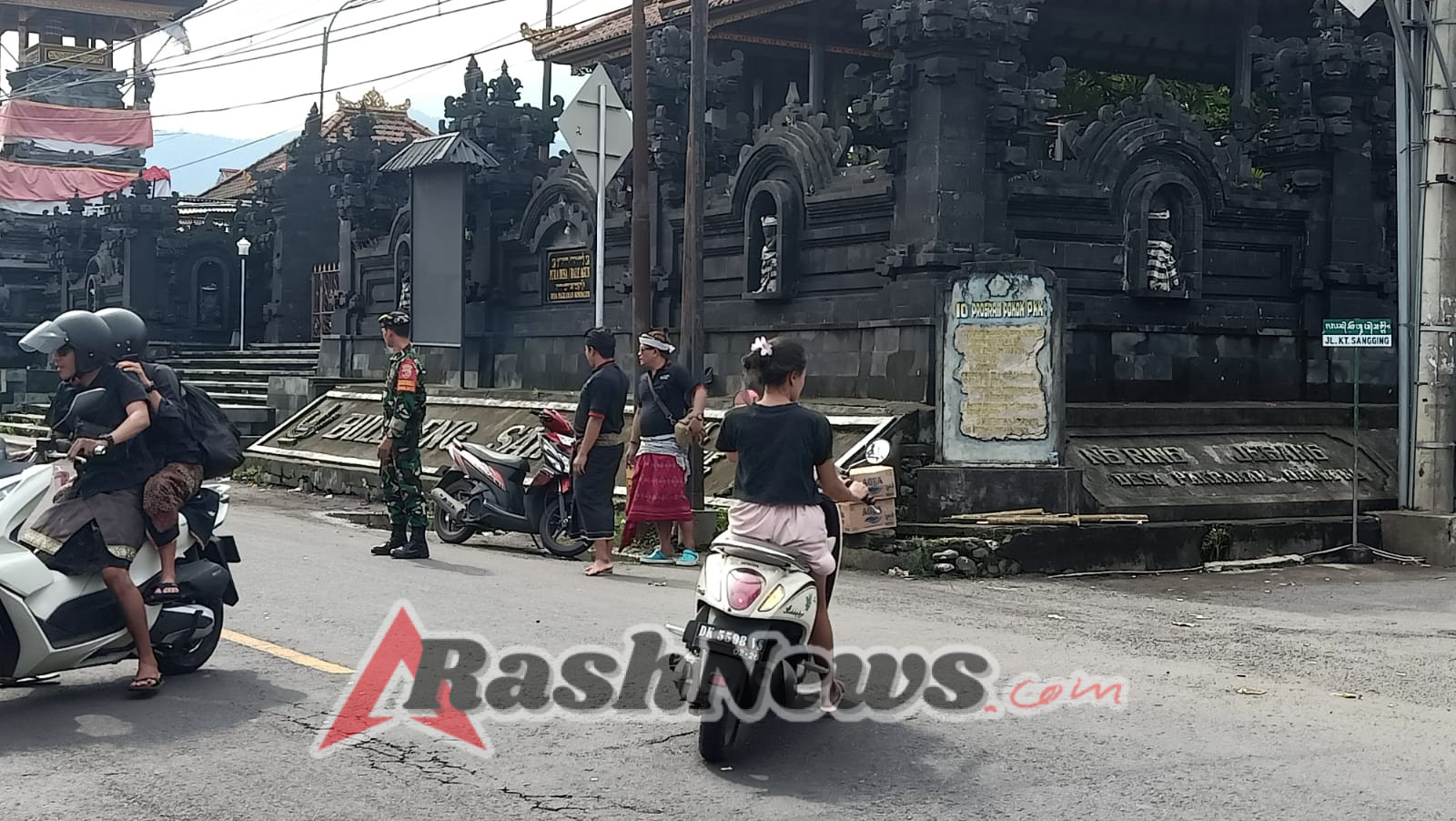 Sinergi Babinsa, Bhabinkamtibmas, dan Pecalang Amankan Upacara Pitra Yadnya di Desa Bondalem