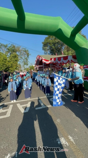 Ibu Ketua Persit Kodim Dompu Lepas Langsung Gerak Jalan Indah Putri SD/MI