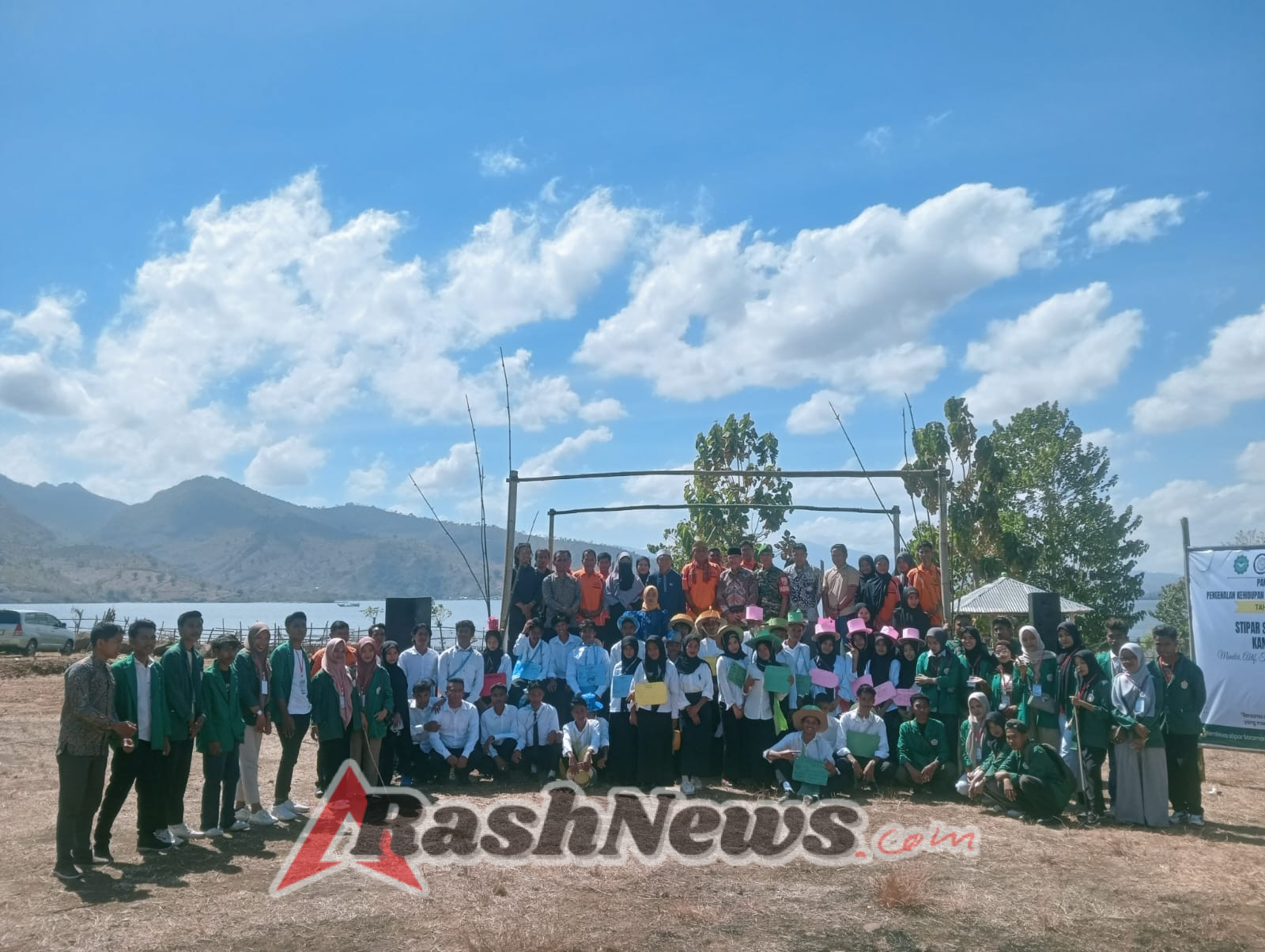 Babinsa Punti Jaga Kebersamaan dalam PKKMB Stipar Soromandi Bima