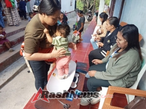 Babinsa Koramil 01/Kota So’e Laksanakan Pendampingan pemberian Vitamin A dan Obat Cacing Bagi Balita Di Posyandu Enopetuh Kel. Oebesa