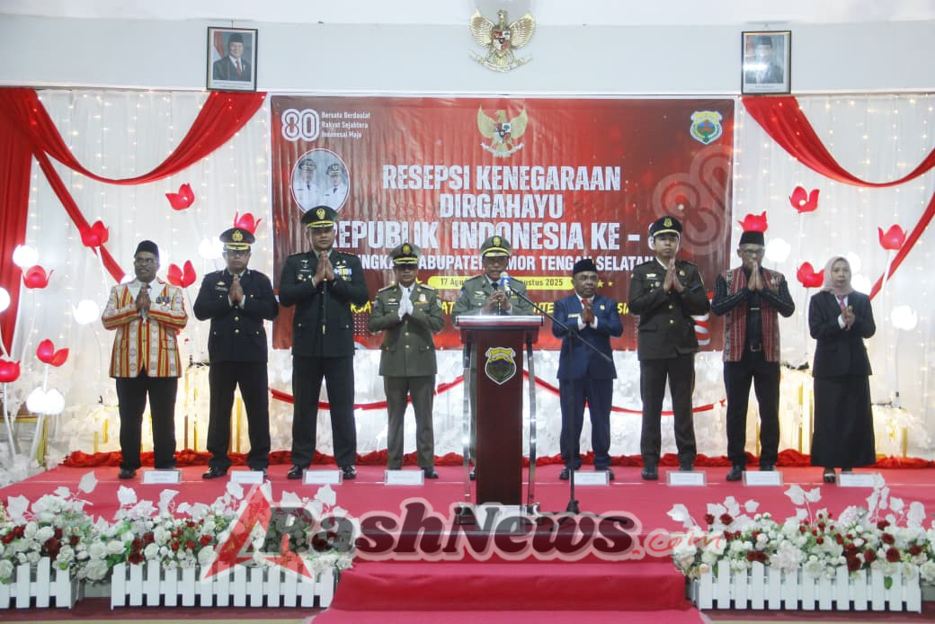 Dandim 1621/TTS Didampingi Ketua Persit Cab XX Dim 1621/TTS Hadiri Acara Tos Kenegaraan HUT RI Ke 80