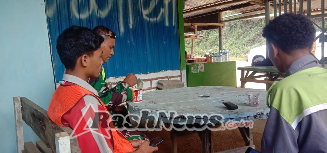 Babinsa Koramil 1602-02/Wolowaru Perkuat Sinergi TNI dan Masyarakat