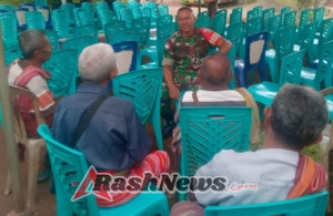 Babinsa Koramil 1618-04/Bisel Laksanakan Komsos dan Pemantauan Wilayah di Desa Teba Timur