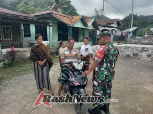Babinsa Koramil 1602-01/Ende Gelar Komsos dan Pamwil untuk Ciptakan Desa Watusipi Aman