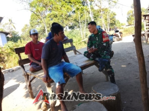 Gotong Royong dan Kebersihan Jadi Fokus Babinsa Tumpu, Meski Hadapi Tantangan Waktu dan Cuaca