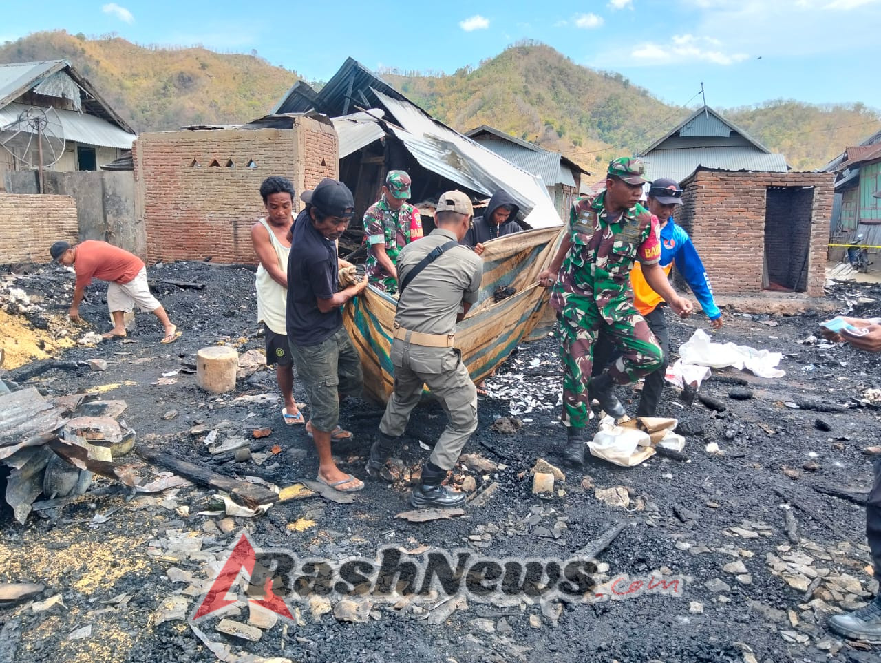 Pembinaan Pramuka Berbentuk Bela Negara, Anggota Saka Wira Kartika Bantu Ringankan Beban Korban Kebakaran