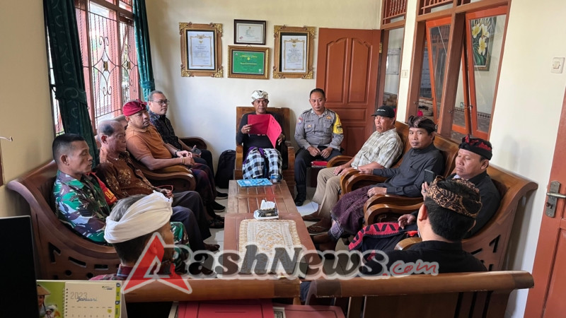 Tingkatkan Keamanan dan Kebersamaan, Babinsa-Bhabinkamtibmas Komsos Dengan Tokoh Desa Susut
