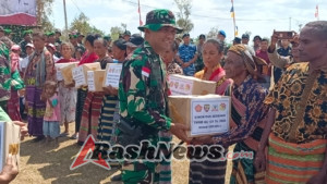 Ringankan Beban Ekonomi Warga, Satgas TMMD 125 Kodim Belu Bagikan Paket Sembako