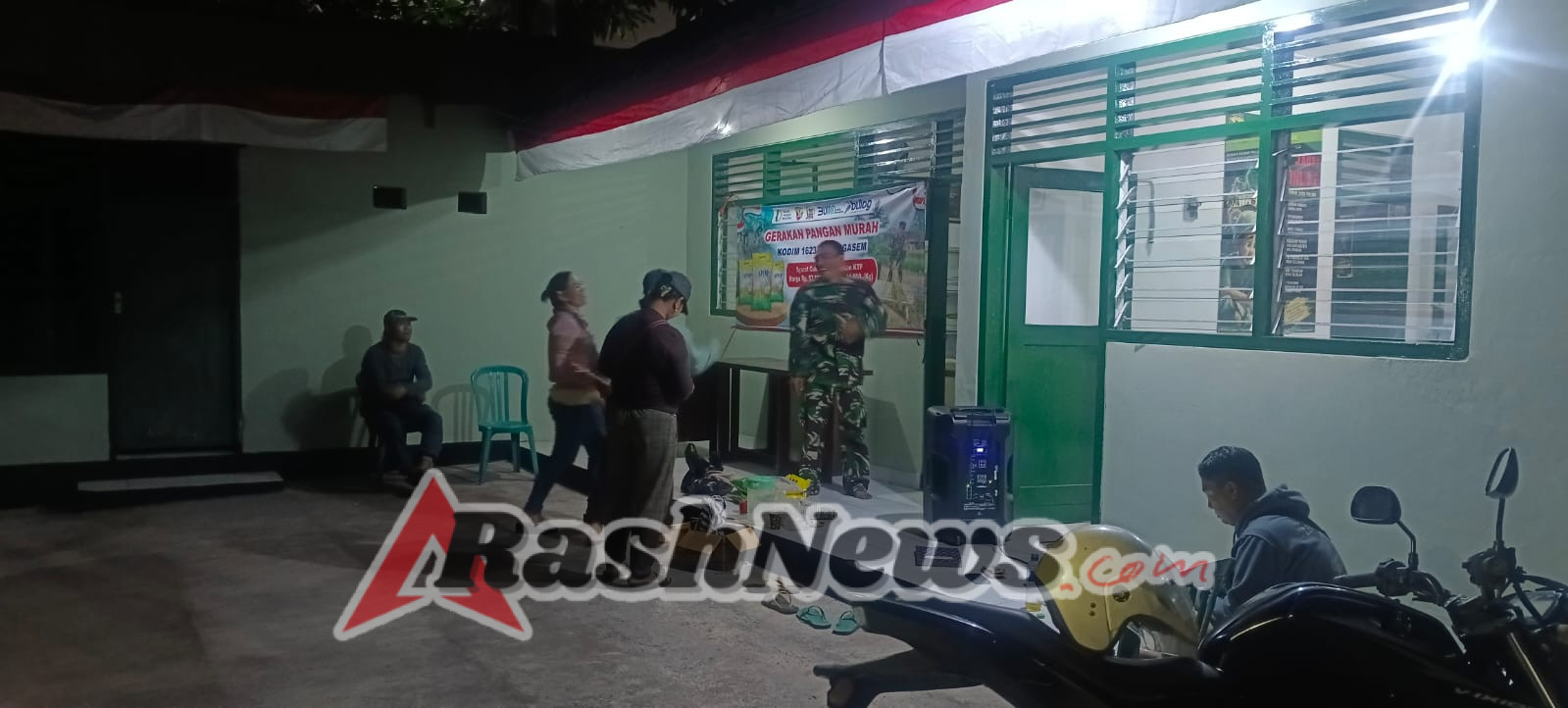 Warga antusias sambut gerakan pangan murah yang di gelar  Koramil jajaran Kodim 1623/Karangasem