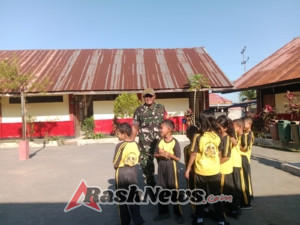 Babinsa Kodim 1602/Ende Perkuat Sinergi dengan Masyarakat Melalui Komsos Sekolah