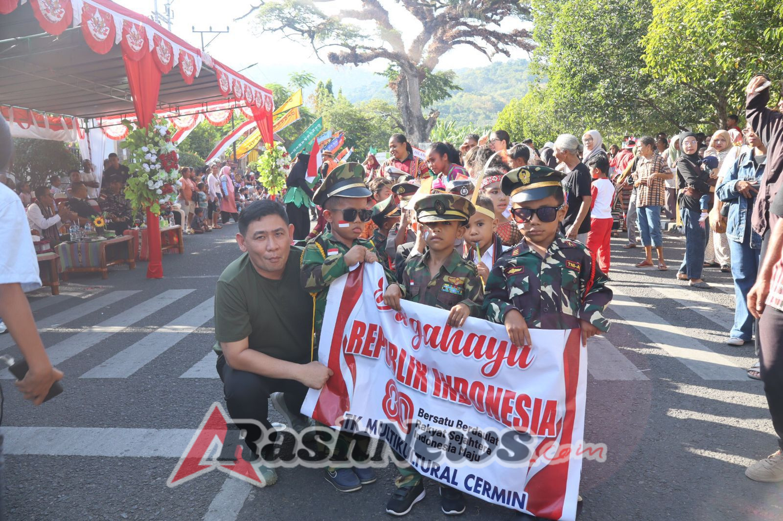 Meriah, Pawai Karnaval HUT RI ke-80 Kabupaten Alor Dihadiri Dandim 1622/Alor