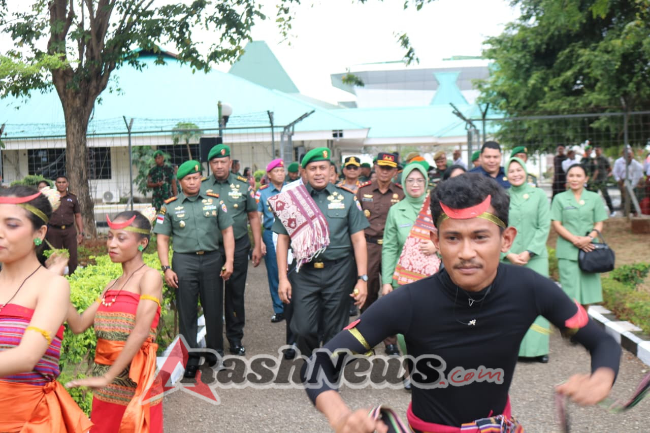Dandim Kupang Dampingi Danrem Baru Menuju Makorem Wira Sakti