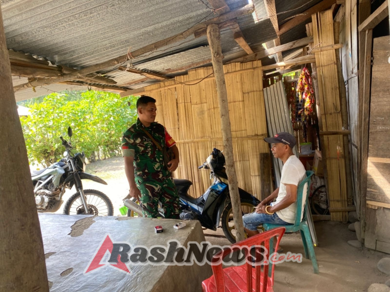 Peran Babinsa dalam Mendekatkan TNI dengan Warga Desa Tou Barat melalui Komsos