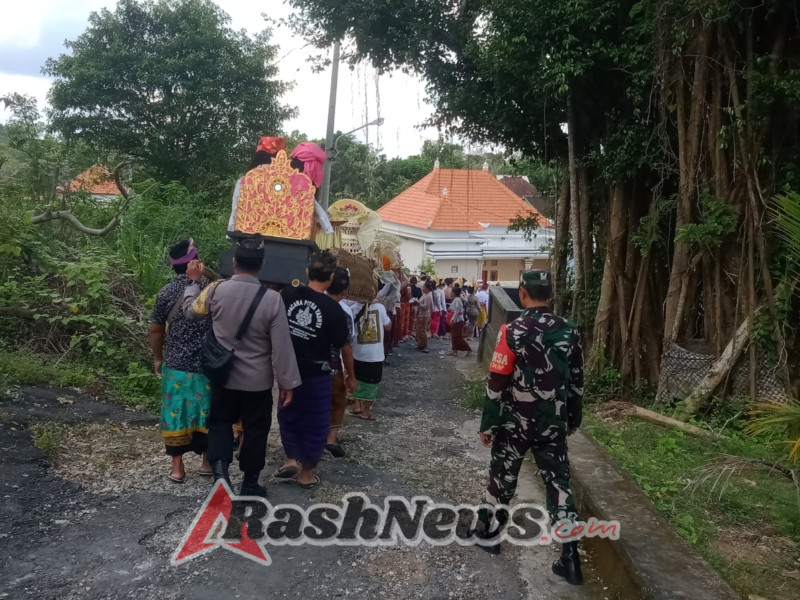 TNI Hadir Ditengah Masyarakat, Babinsa Batukandik Turun Ke Wilayah Amankan Tradisi Mepeed