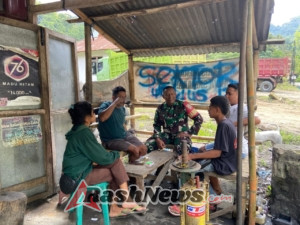 Babinsa Ende Gencarkan Kegiatan Monitoring dan Komsos di Wilayah Binaan