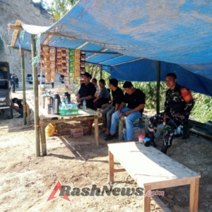 Babinsa Watuneso Aktif Dampingi Masyarakat untuk Ciptakan Keamanan Wilayah