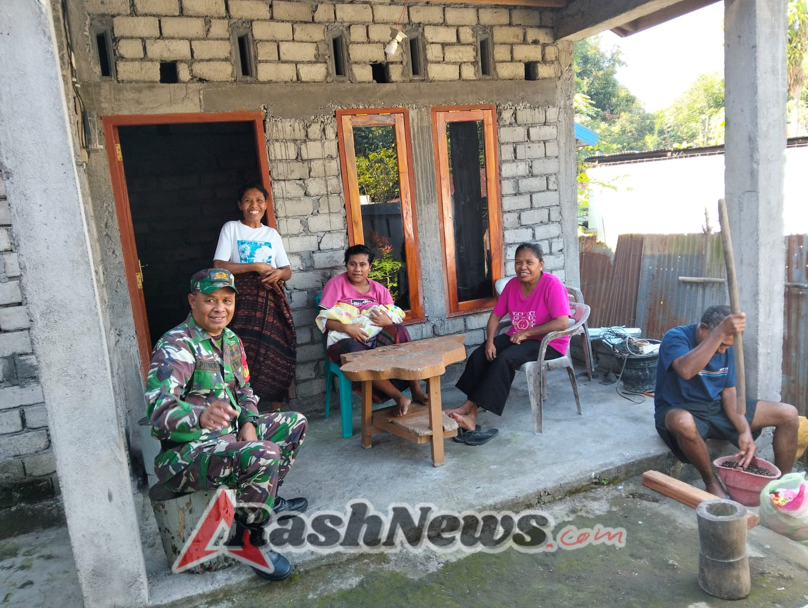 Warga Sambut Positif Kegiatan Komsos dan Pamwil Babinsa Kodim 1602/Ende