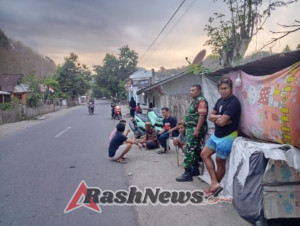 Babinsa dan Warga Bersinergi Jaga Keamanan Desa