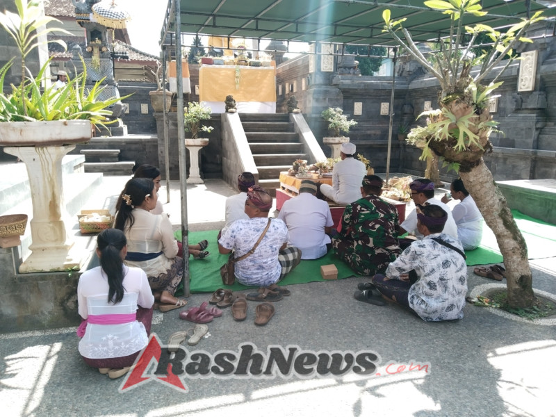 Wujud Sinergitas Dan Dukungan, Babinsa Negari Dan Nyalian Kawal Berlangsungnya Upacara Keagamaan