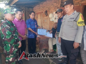 Babinsa Banyuseri Antar BLT  Langsung ke Rumah Warga
