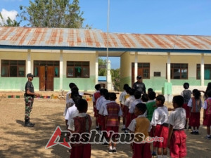 Pos Motaain Penuh Semangat Ajarkan PBB dan Gerak Jalan Kepada Siswa Perbatasan