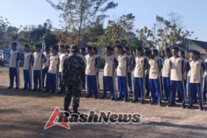 Babinsa Koramil 02/Walakaka Terus Latih Paskibra Kecamatan Lamboya Jelang HUT RI ke-80