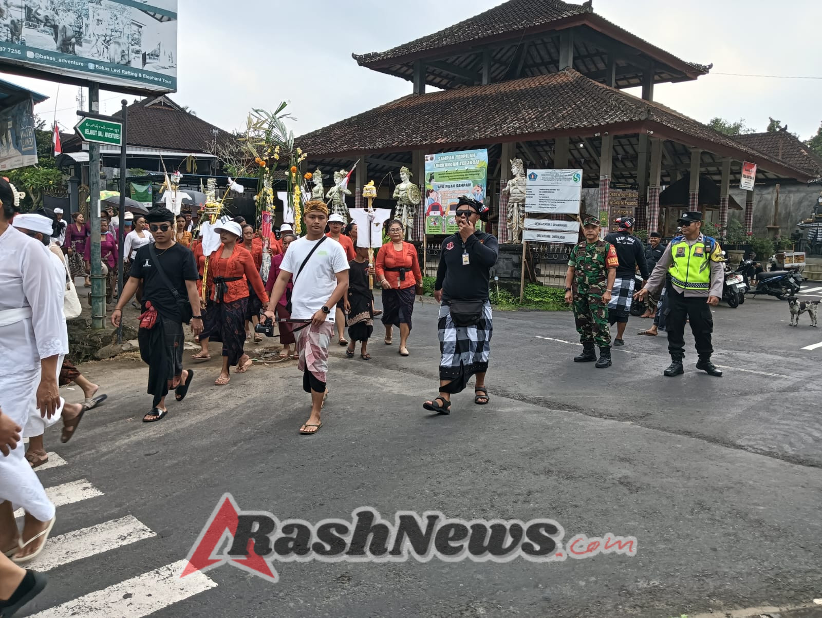 Tunjukkan Dedikasi Dan PelayananKepada Masyarakat, Babinsa Bakas Bersinergi Beri Pengamanan Upacara Ngening