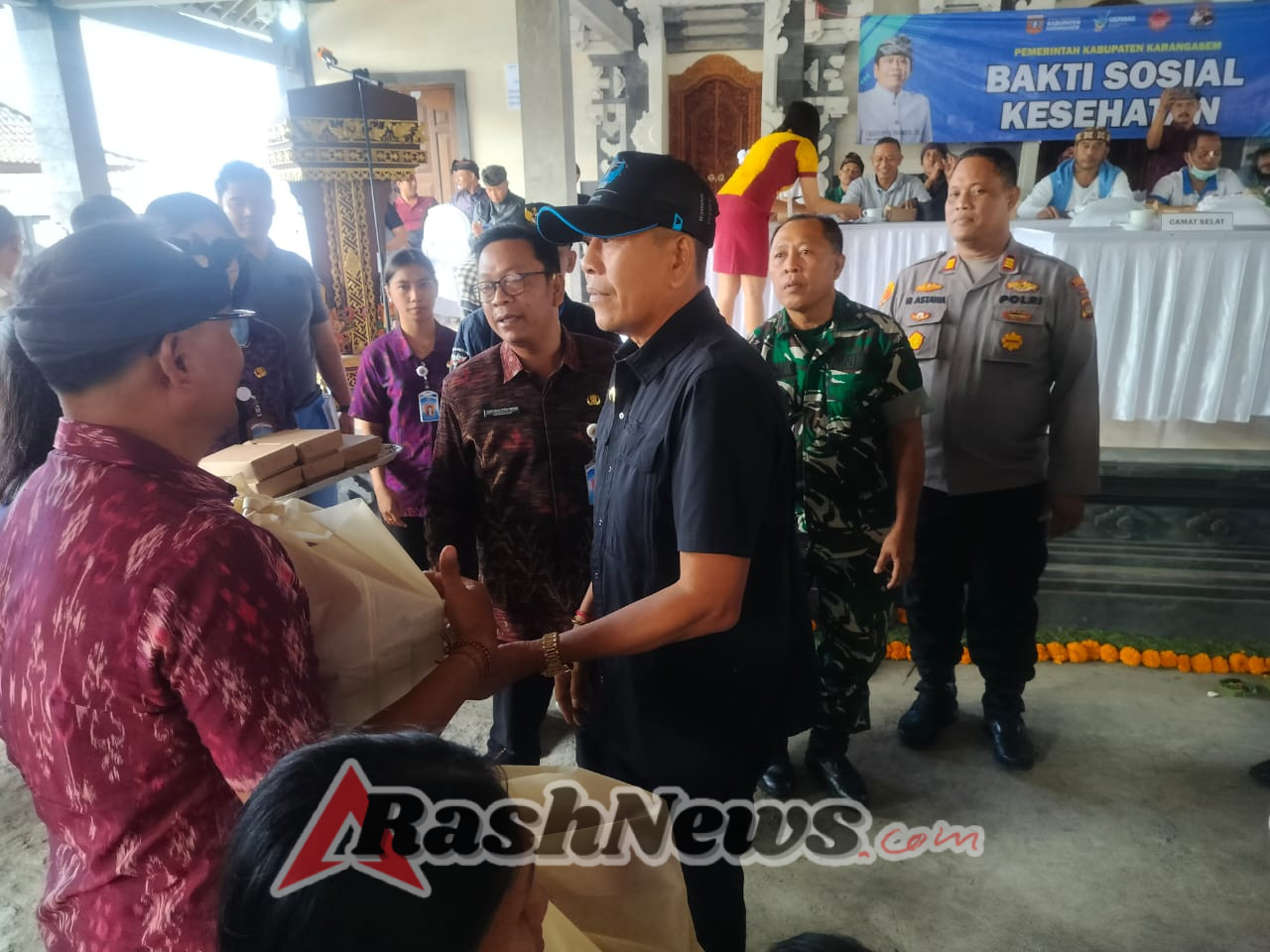 Wujudkan Karangasem yang Agung, Kodim 1623/Karangsem bersama Pemda gelar baksos pelayanan kesehatan gratis.