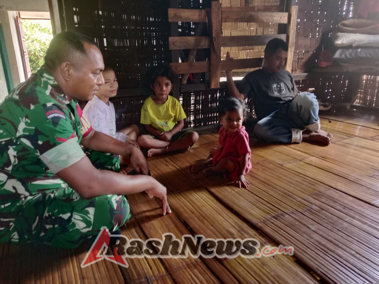 Responsif dan Humanis, Babinsa Ende Dengar Langsung Keluhan Warga Lewat Komsos