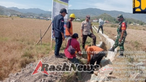 Wujudkan Infrastruktur Desa, TNI-Polri Bersama Staf Desa Beru Gelar Peletakan Batu Pertama Irigasi