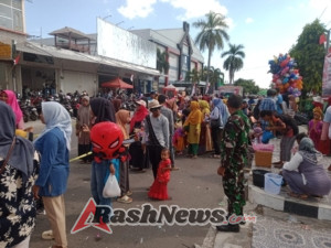 Kehadiran Anggota Koramil 1614-01 Dompu Bawa Rasa Aman di Karnaval Pelajar