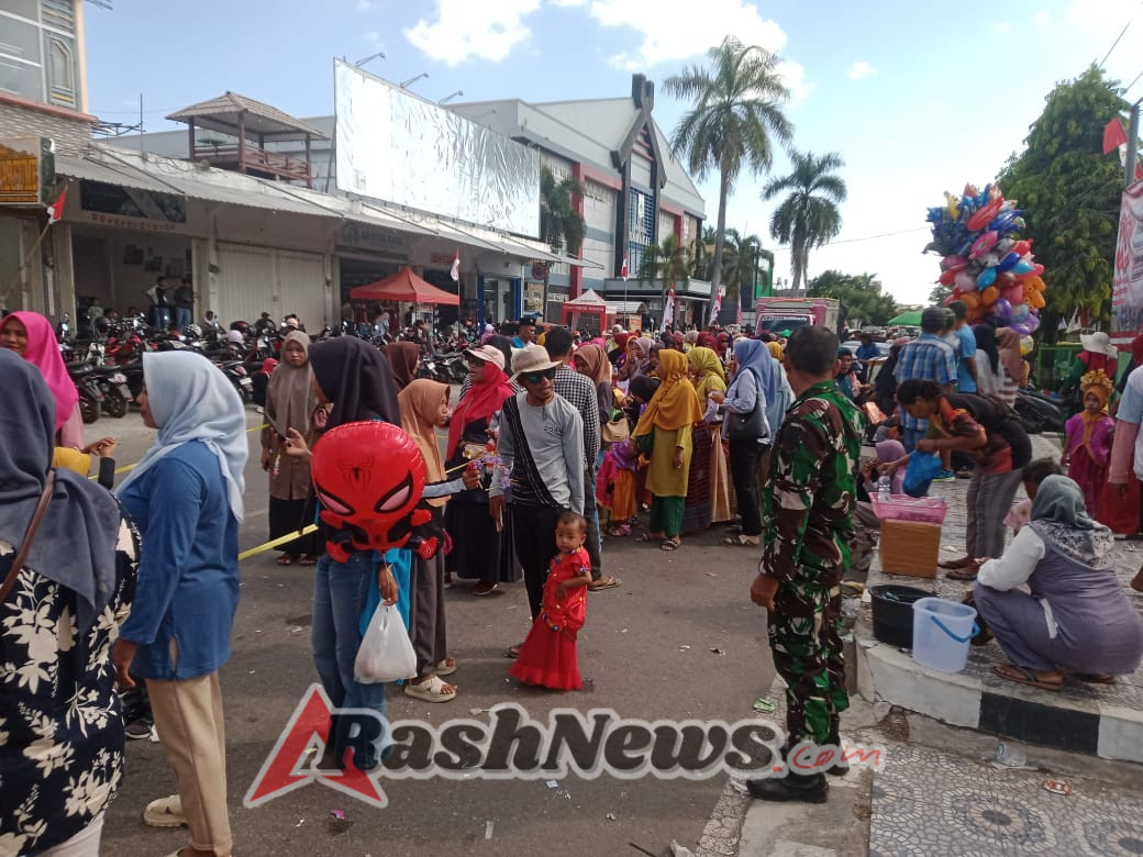 Kehadiran Anggota Koramil 1614-01 Dompu Bawa Rasa Aman di Karnaval Pelajar
