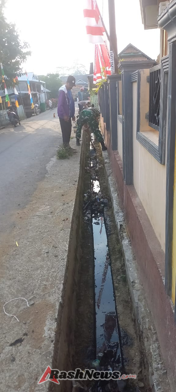 Peduli Lingkungan, Warga Dusun Seminar Gotong Royong di Sekitar Masjid Al-Ikhlas