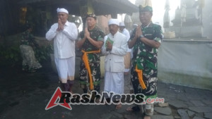 Mengawali penugasan sebagai pejabat baru, Dandim 1623/Karangasem dampingi Pangdam IX/Udy melaksanakan wisata religi