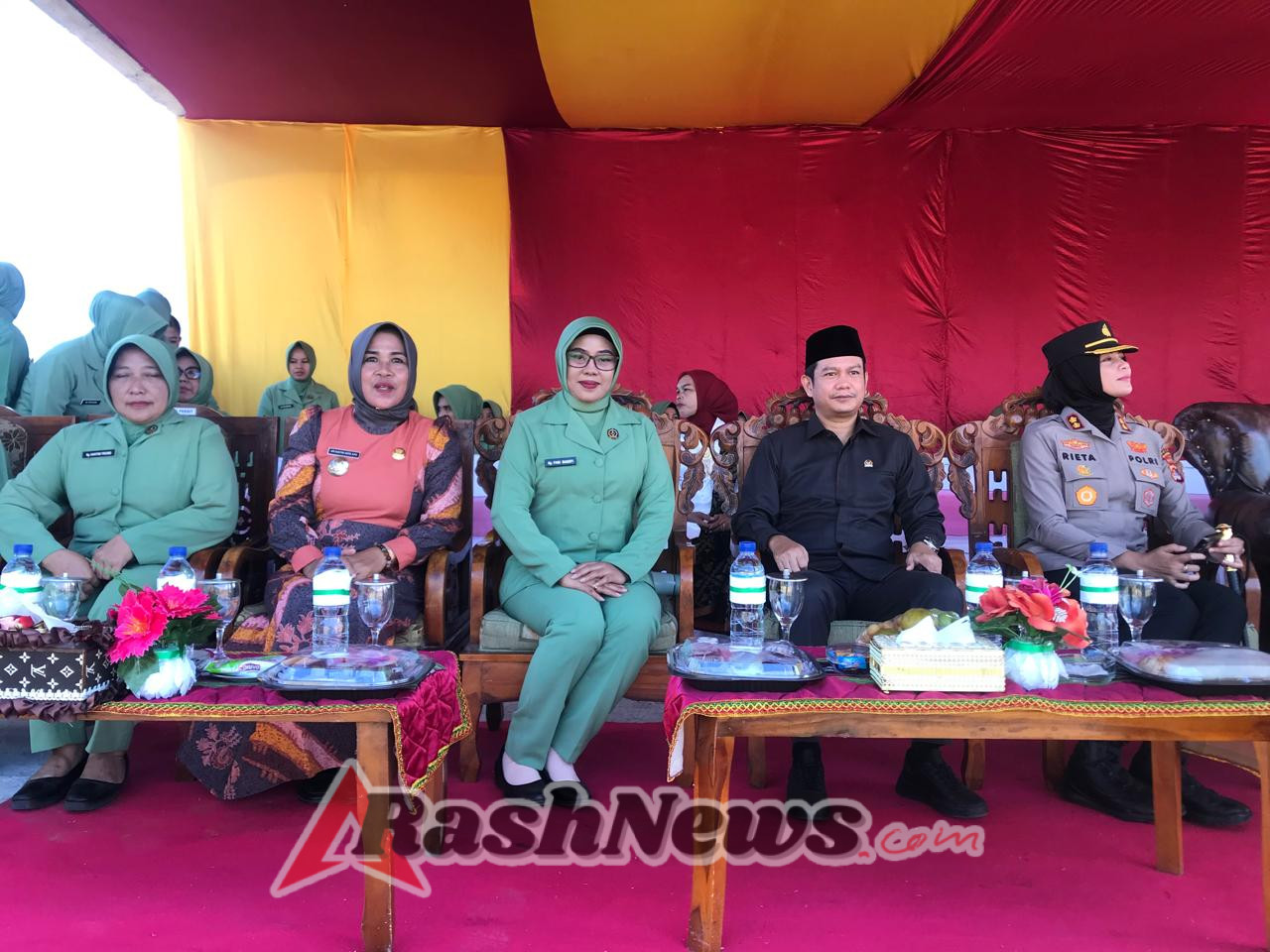 Ketua Persit Cabang XXVII Dim 1607/Sumbawa Hadiri Penutupan TMMD ke-125 di Desa Kalabeso