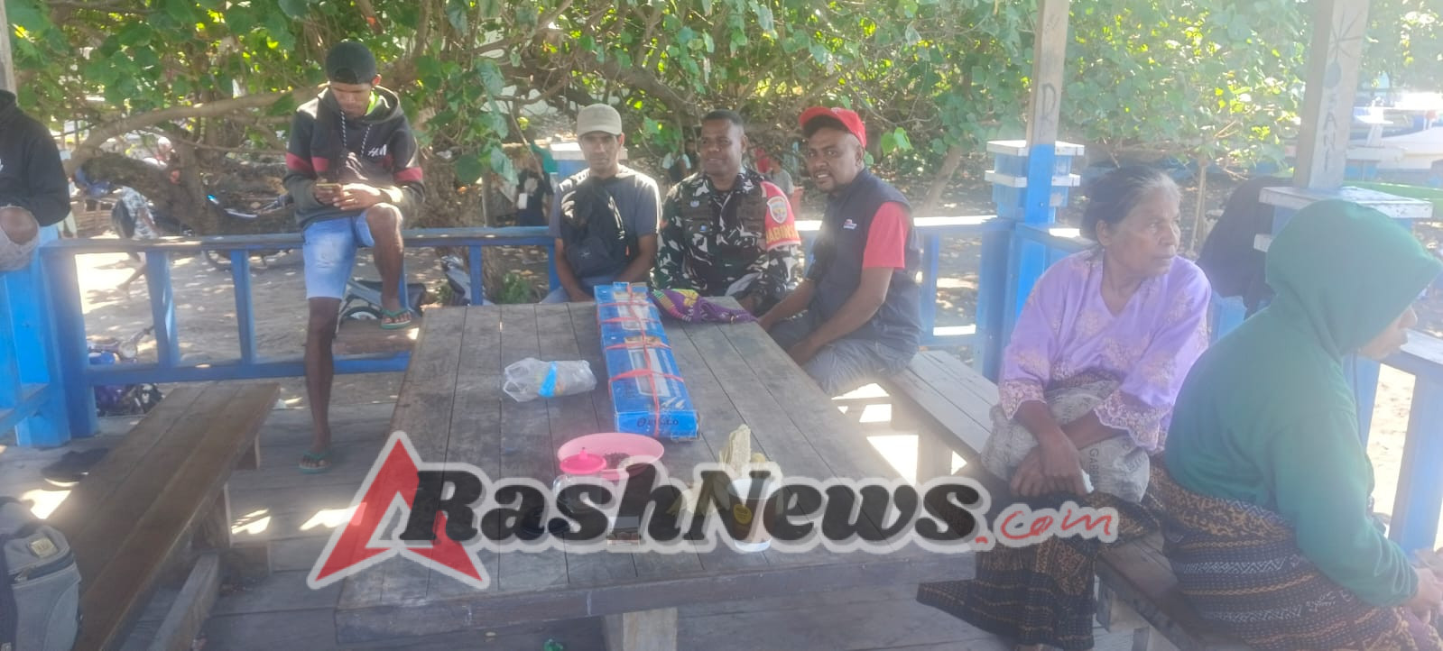 Babinsa Kodim 1602/Ende Terus Jaga Kamtibmas Melalui Komsos di Wilayah Binaan