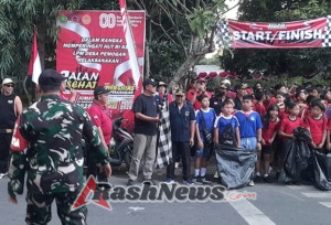 Jalan Sehat Meriahkan HUT RI Ke-80 di Desa Pemogan Babinsa Atensi Kegiatan