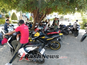 Babinsa Koramil 1602-01/Ende Dampingi Mahasiswa Unflor dalam Kegiatan Komsos dan Pamwil