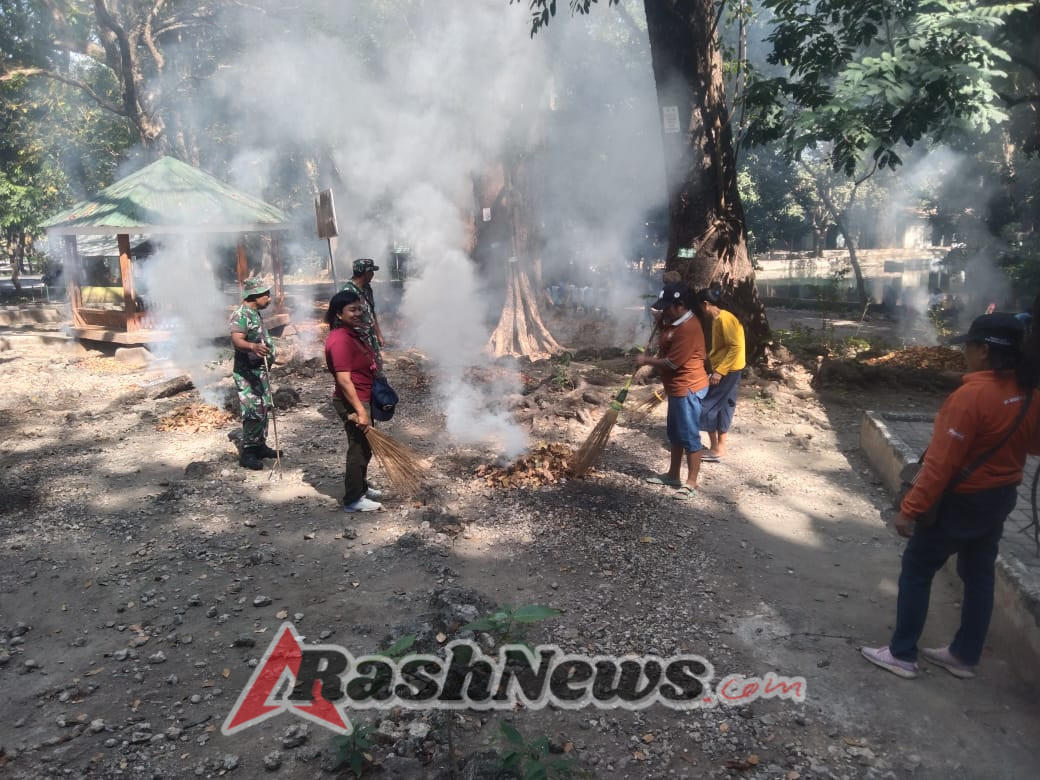 Babinsa Koramil Camplong Gelar Karya Bhakti Peringati Hari Konservasi