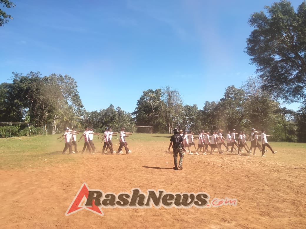 Dari Lapangan ke Upacara: Babinsa Koramil 1612-01/Ruteng Bina Paskibraka Cibal Barat Menuju Hari Kemerdekaan