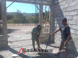 Satgas Pamtas Yonarhanud 15/DBY Ringankan Beban Warga Perbatasan dengan Bantu Pembangunan Rumah