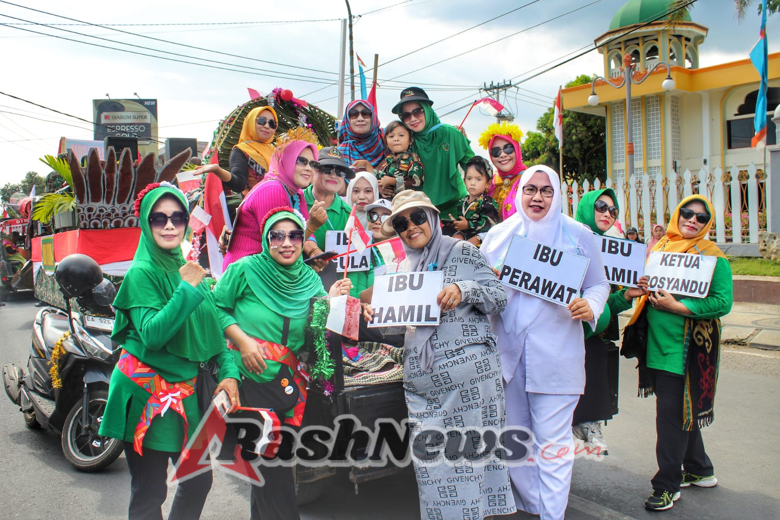 Karnaval Kendaraan Berhias Kodim 1608/Bima Hibur Warga dalam Perayaan HUT RI ke-80